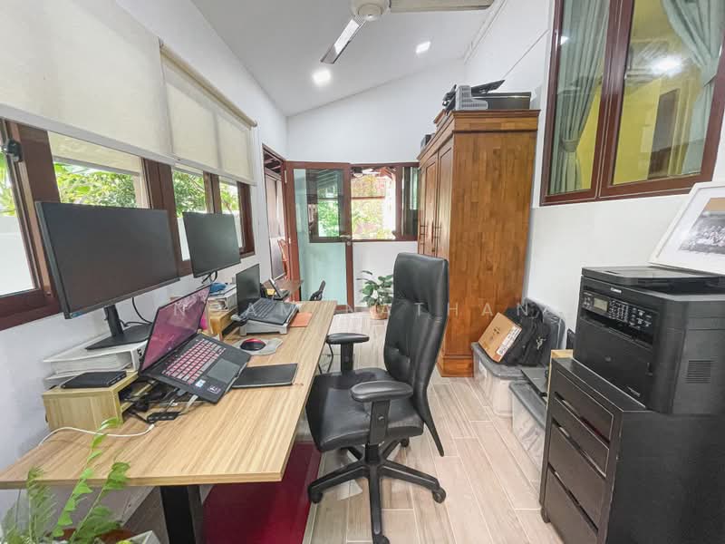 Beautiful 3 Storey, Semi-D at Eastwood Estate, , 5 Bedrooms, 3,500 sqft, Semi-Detached House For Rent, by Noam Nathan, 24414496 - PropertyGuru.com.sg