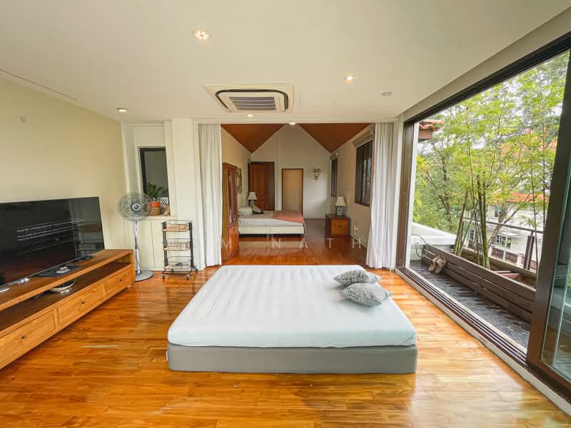 Beautiful 3 Storey, Semi-D at Eastwood Estate, , 5 Bedrooms, 3,500 sqft, Semi-Detached House For Rent, by Noam Nathan, 24414496 - PropertyGuru.com.sg