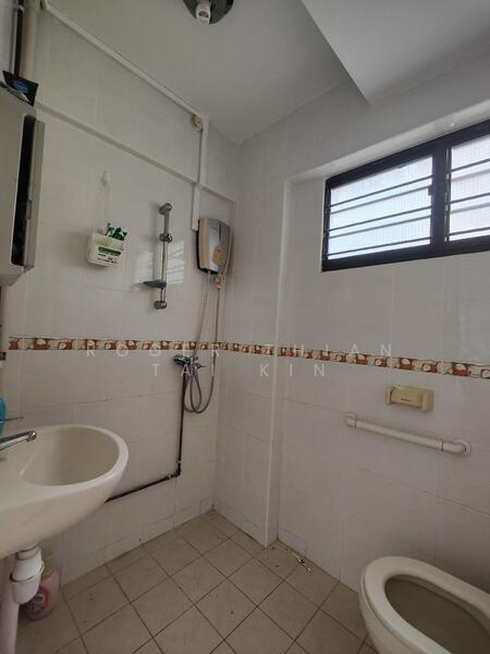 For Rent - 305 Hougang Avenue 5