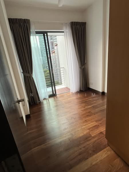 Watermark Robertson Quay, 1 Rodyk Street, 2 Bedrooms, 926 sqft, Apartment For Rent, by Nancy Lim, 24422163 - Second bedroom - PropertyGuru.com.sg