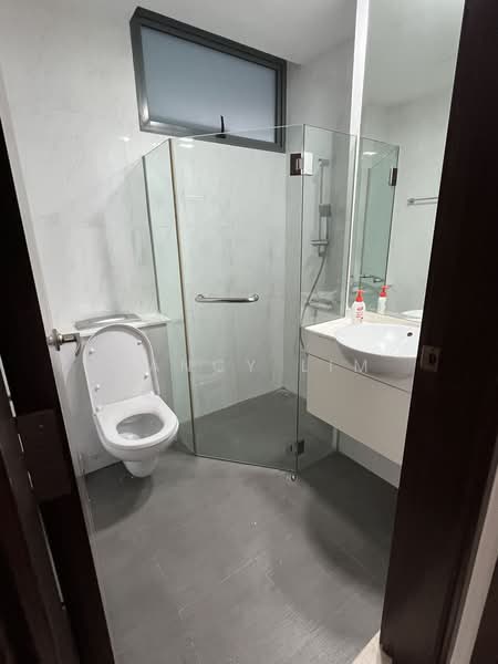Watermark Robertson Quay, 1 Rodyk Street, 2 Bedrooms, 926 sqft, Apartment For Rent, by Nancy Lim, 24422163 - common toilet - PropertyGuru.com.sg