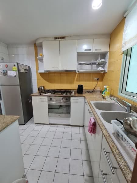 Queens, 16 Stirling Road, 2 Bedrooms, 915 sqft, Condominium For Rent, by Victor Tan, 24426397 - PropertyGuru.com.sg