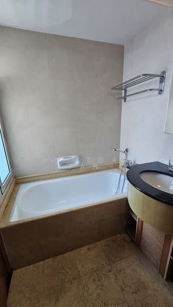 Queens, 16 Stirling Road, 2 Bedrooms, 915 sqft, Condominium For Rent, by Victor Tan, 24426397 - PropertyGuru.com.sg