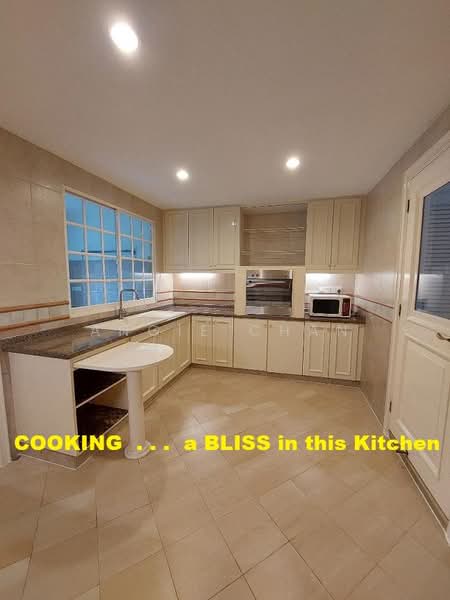 ★Fall in Love★ HEARTWARMING HOME at Banyan Park, Chwee Chian Road, 5 Bedrooms, 3,800 sqft, Semi-Detached House For Rent, by Angie Chan, 24428888 - A Kitchen like none other .. Stylish, Practical  - PropertyGuru.com.sg