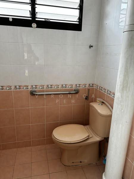 329 Clementi Avenue 2, 329 Clementi Avenue 2, Buona Vista / West Coast / Clementi New Town, 2 Bedrooms, 721 sqft, HDB Flat For Rent, by Veronica Peh, 24429202 - Bathroom - PropertyGuru.com.sg