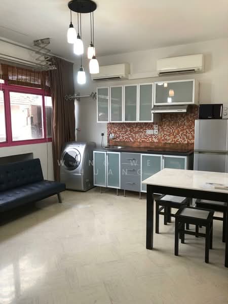 Beach Rd Kampong Glam Jln Sultan Sultan Gate Apt, Sultan Gate, 1 Bedroom, 380 sqft, Apartment For Rent, by Wang Wee Huang, 24429990 - Living/dining area cum kitchen - PropertyGuru.com.sg