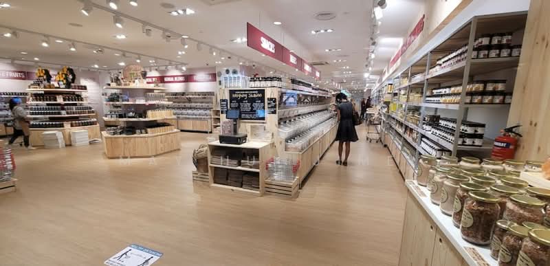 Parkway Parade, 80 Marine Parade Road, 1,076 sqft, Mall Shop For Rent, by May Hui, 24430673 - CommercialGuru.com.sg