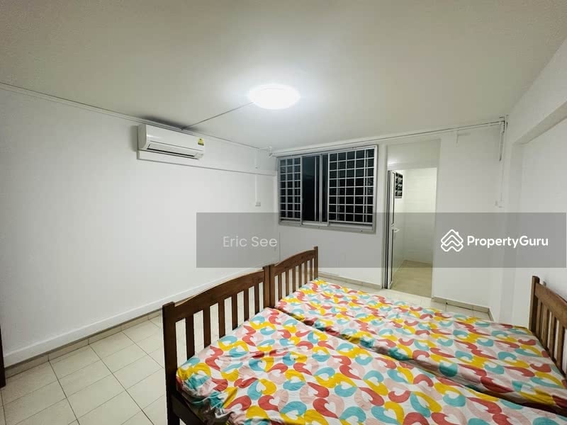 Common Bedroom with Single Beds & Built In Wardrobe