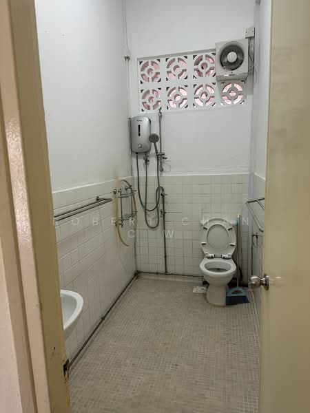 10 jalan Serengam, Jalana Serengam, 3 Bedrooms, 1,800 sqft, Semi-Detached House For Rent, by Robert Chan C W, 24431609 - PropertyGuru.com.sg