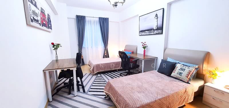 West Bay Condo, 54 West Coast Crescent, 3 Bedrooms, 1,442 sqft, Condominium For Rent, by Edmund Thor, 24432040 - Bedroom 2 with 2 single beds - PropertyGuru.com.sg