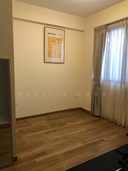 2nd bedroom (able to place Queen bed)