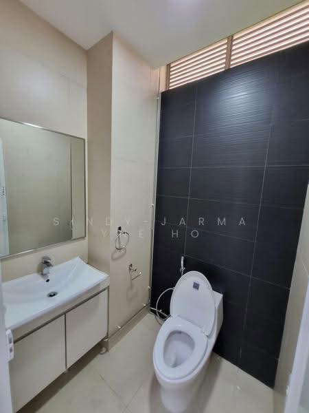 Pandan Valley, 1 Pandan Valley, Clementi Park / Upper Bukit Timah, 1,530 sqft, Shop / Shophouse For Rent, by Sindy-Jarmayne Ho, 24439512 - Bathroom - CommercialGuru.com.sg