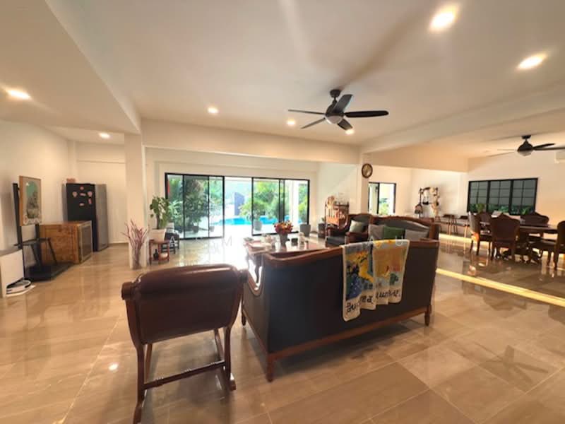 Detached house at Holland Village / Oei Tiong Ham Park, Tanglin / Holland / Bukit Timah, 6 Bedrooms, 6,000 sqft, Detached House For Rent, by Jasmine Lau, 24439784 - PropertyGuru.com.sg