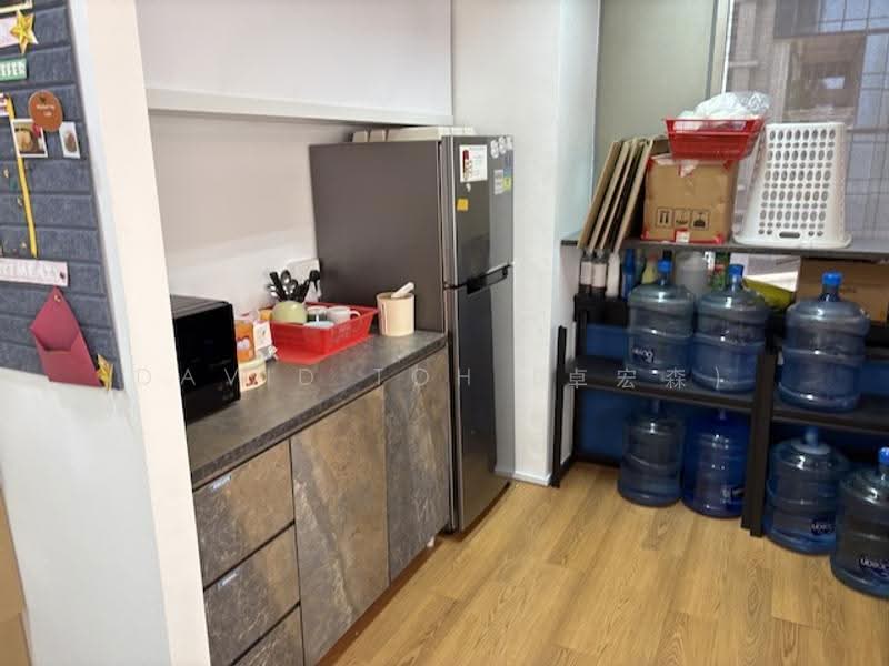 Nicely Fitted Office, Raffles Place, Boat Quay / Raffles Place / Marina, 2,380 sqft, Office For Rent, by David Toh (卓宏森), 24440975 - Kitchen - CommercialGuru.com.sg