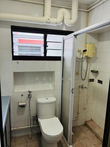 795 Woodlands Drive 72, 795 Woodlands Drive 72, Admiralty / Woodlands, 3 Bedrooms, 1,097 sqft, HDB Flat For Rent, by Raziah Wahab, 24441478 - Master Bathroom - PropertyGuru.com.sg