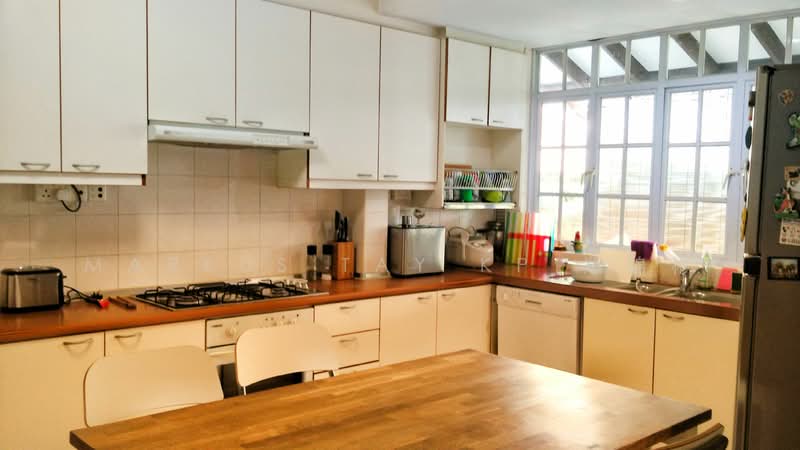 Vanda Drive 5-bedroom Semi-D, 5 mins walk to 6th Ave MRT, Vanda Drive, 7 Bedrooms, 4,080 sqft, Semi-Detached House For Rent, by Markus Tay KP 郑锦彬, 24442045 - Enclosed bright kitchen - PropertyGuru.com.sg