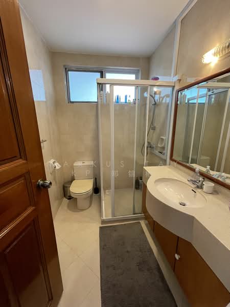 Bukit Timah 5-bedroom Semi-detached house, Vanda Drive, 7 Bedrooms, 3,600 sqft, Semi-Detached House For Rent, by Markus Tay KP 郑锦彬, 24442045 - Common bathroom - PropertyGuru.com.sg