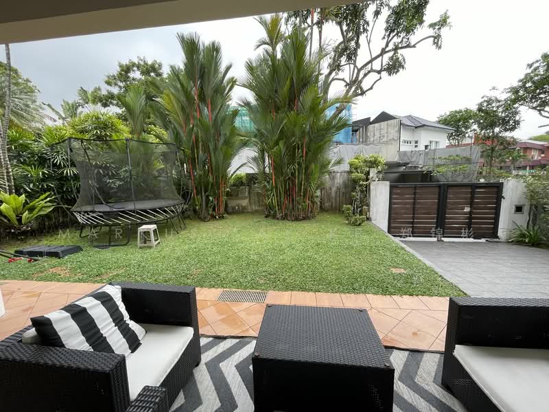 Walk to MRT station, Vanda Drive 5-bedroom Semi-D, Vanda Drive, 7 Bedrooms, 4,080 sqft, Semi-Detached House For Rent, by Markus Tay KP 郑锦彬, 24442045 - Mature garden with lawn - PropertyGuru.com.sg
