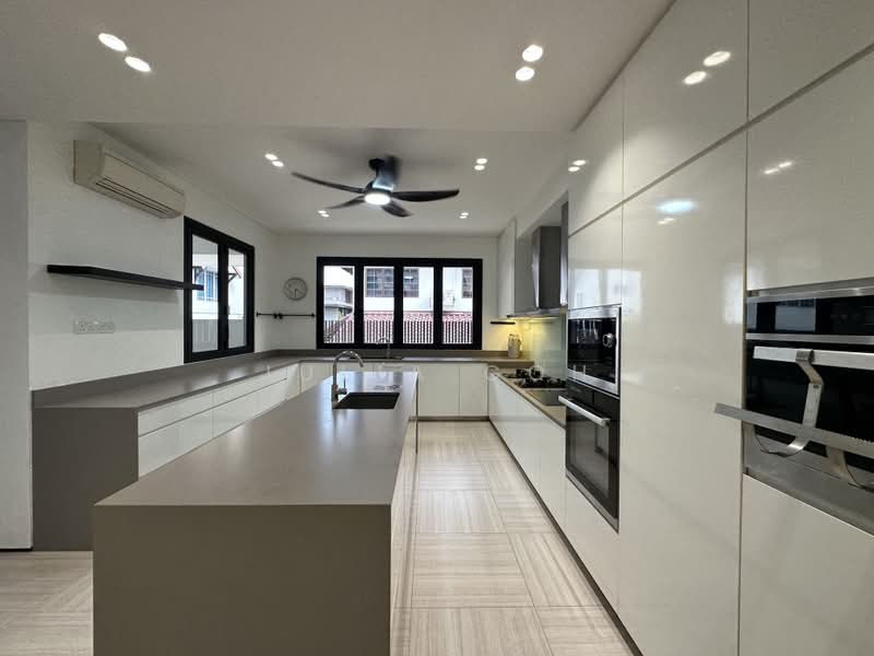 Greenleaf Drive, Greenleaf Drive, 4 Bedrooms, 3,800 sqft, Semi-Detached House For Rent, by Julia Goh, 24442232 - PropertyGuru.com.sg