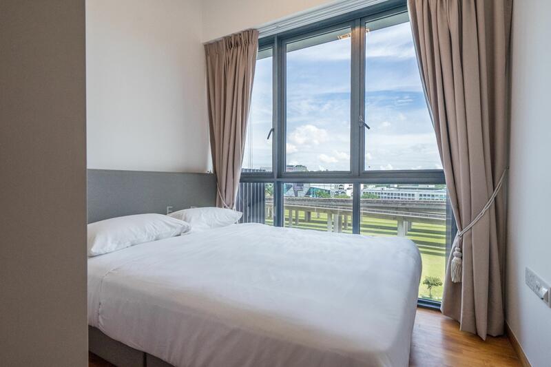 J Gateway, 2 Gateway Drive, 3 Bedrooms, 969 sqft, Condominium For Rent, by Edwin Lee, 24442401 - PropertyGuru.com.sg