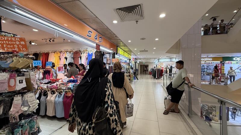 Lucky Plaza, 304 Orchard Road, 882 sqft, Mall Shop For Sale, by Alvin Chua, 24443745 - CommercialGuru.com.sg