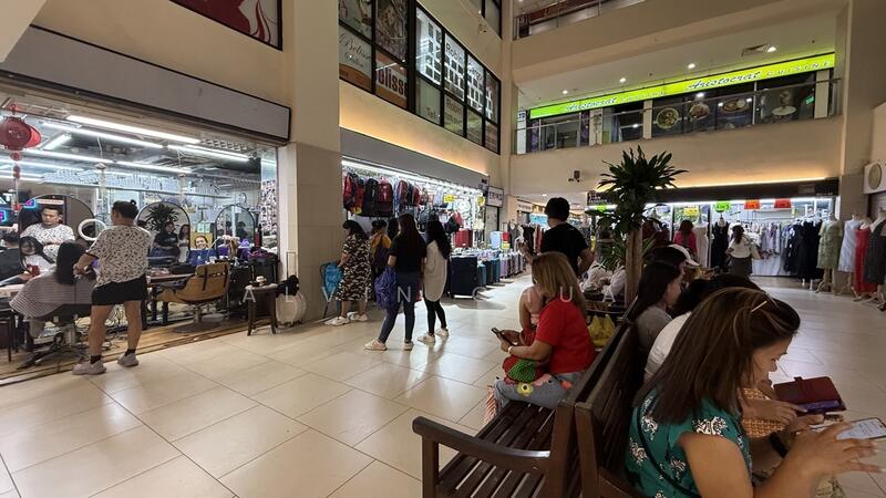 Lucky Plaza, 304 Orchard Road, 882 sqft, Mall Shop For Sale, by Alvin Chua, 24443745 - CommercialGuru.com.sg