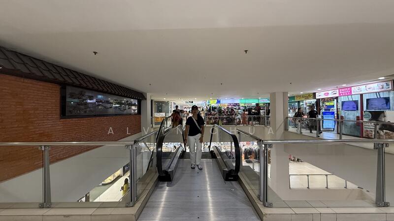 Lucky Plaza, 304 Orchard Road, 882 sqft, Mall Shop For Sale, by Alvin Chua, 24443745 - CommercialGuru.com.sg