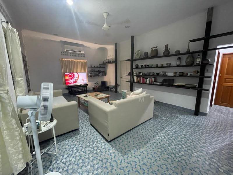 Jalan Asas, Clementi Park / Upper Bukit Timah, Room Rental, 150 sqft, Terraced House For Rent, by Eve Lim, 24449281 - Living Room - PropertyGuru.com.sg