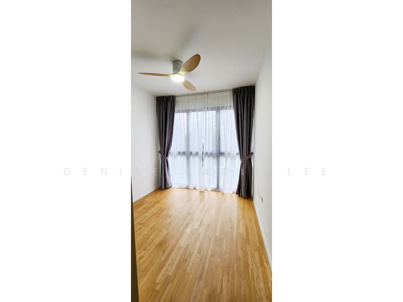 Avenue South Residence, 11 Silat Avenue, 2 Bedrooms, 732 sqft, Condominium For Rent, by Denise Fadil Lee, 24449569 - Spacious Master Room, can fit KING bed + side table, with Attached Bathroom & Ceiling Fan LIght. - PropertyGuru.com.sg