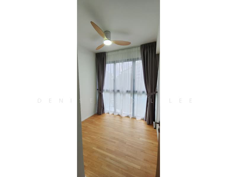 Avenue South Residence, 11 Silat Avenue, 2 Bedrooms, 732 sqft, Condominium For Rent, by Denise Fadil Lee, 24449569 - Spacious Common Rm,can fit Queen bed+side table, with Ceiling Fan Light, Mirror & Clothes hanger. - PropertyGuru.com.sg