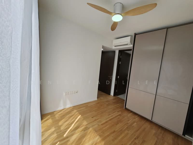 Avenue South Residence, 11 Silat Avenue, 2 Bedrooms, 732 sqft, Condominium For Rent, by Denise Fadil Lee, 24449569 - Spacious Master Room, can fit KING bed + side table, with Attached Bathroom & Ceiling Fan Light. - PropertyGuru.com.sg