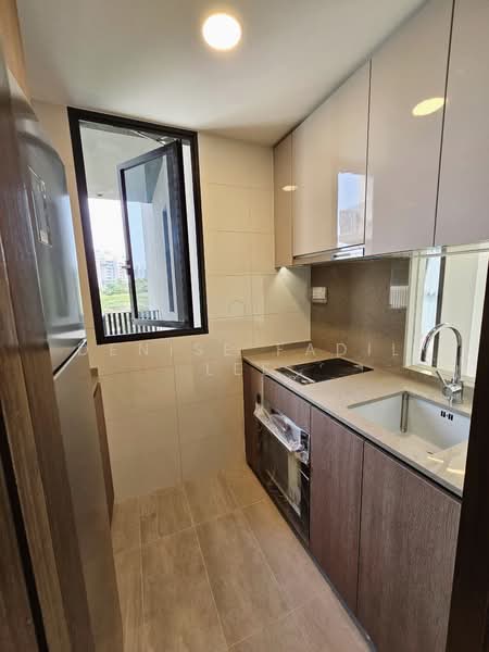 Avenue South Residence, 11 Silat Avenue, 2 Bedrooms, 732 sqft, Condominium For Rent, by Denise Fadil Lee, 24449569 - Enclosed Kitchen with Window. - PropertyGuru.com.sg