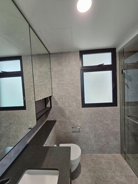 Avenue South Residence, 11 Silat Avenue, 2 Bedrooms, 732 sqft, Condominium For Rent, by Denise Fadil Lee, 24449569 - Common Bathroom. - PropertyGuru.com.sg