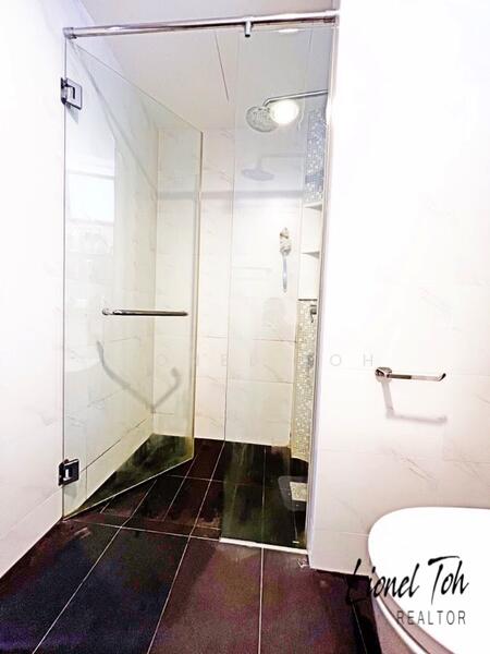Symphony Suites, 1 Yishun Close, 2 Bedrooms, 689 sqft, Condominium For Rent, by Lionel Toh, 24452921 - District 27, Symphony Suites, Master Bathroom, Lionel Toh Realtor.JPEG - PropertyGuru.com.sg