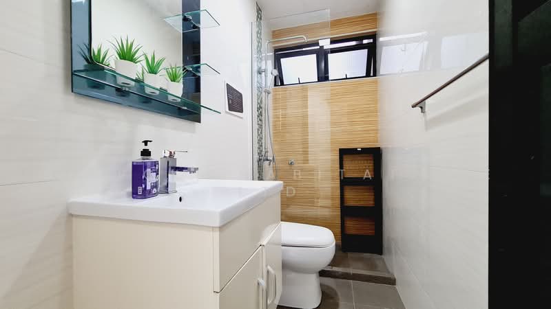 Chiltern Park, 131 Serangoon Avenue 3, Room Rental, 100 sqft, Condominium For Rent, by Bespoke Habitat Pte Ltd, 24459291 - Common bathroom - PropertyGuru.com.sg