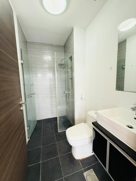 Viva Vista, 3 South Buona Vista Road, 1 Bedroom, 635 sqft, Apartment For Rent, by Aileen Chong, 24464695 - Master toilet  - PropertyGuru.com.sg