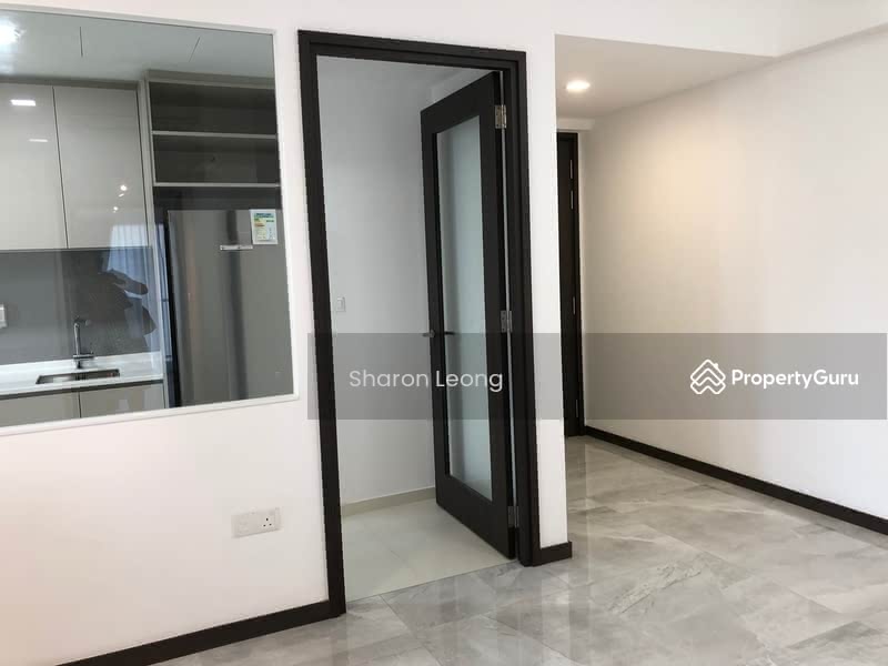 Main entrance leading to kitchen, dining and living area.