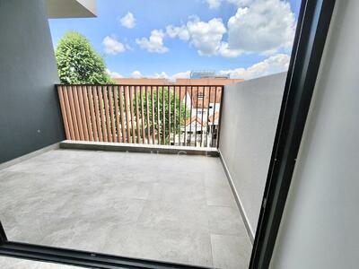 For Rent - Royalgreen