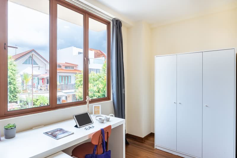 8 Dafne Street - Master Room, Dafne Street, 1 Bedroom, 161 sqft, Terraced House For Rent, by Cove, 24478435 - Pink room - jr. master - PropertyGuru.com.sg