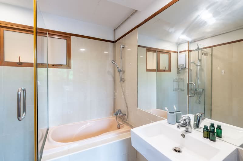 8 Dafne Street - Master Room, Dafne Street, 1 Bedroom, 161 sqft, Terraced House For Rent, by Cove, 24478435 - Pink bathroom - private - PropertyGuru.com.sg