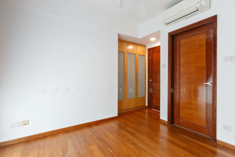 Wilkie Regency, 10 Wilkie terrace, 2 Bedrooms, 828 sqft, Condos