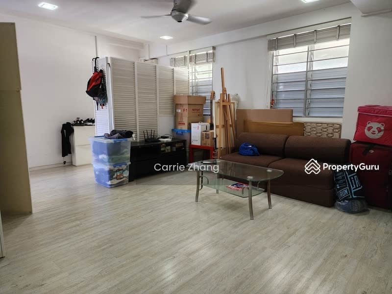 For Rent - 102 Henderson Crescent
