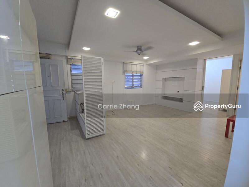 For Rent - 102 Henderson Crescent