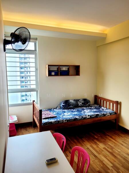 2nd bedroom