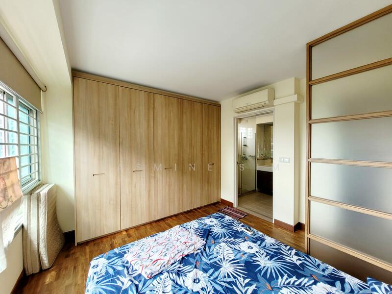 Master bedroom (Full wall built in wardrobe) 
