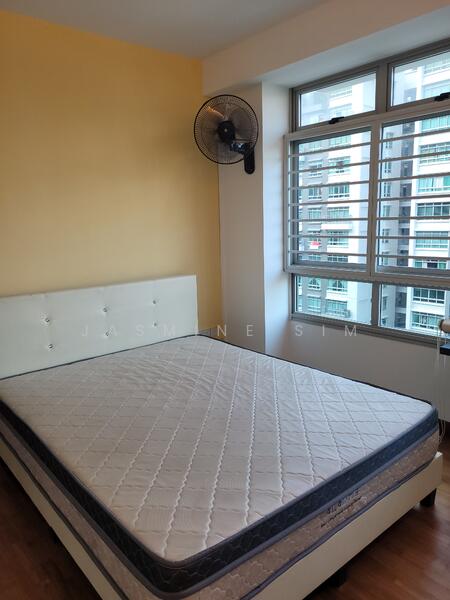 Master bedroom ( New queen bed & wall fan) 