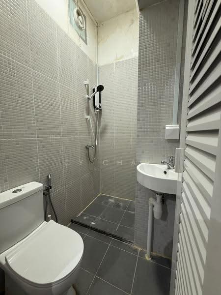 369 Balestier Road, Balestier / Toa Payoh, Room Rental, 300 sqft, Shophouse For Rent, by CY Chan, 24484046 - Bathroom - PropertyGuru.com.sg