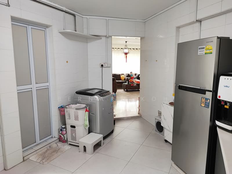 114 Bukit Batok West Avenue 6, 114 Bukit Batok West Avenue 6, 3 Bedrooms, 1,302 sqft, HDB Flat For Rent, by Bernard Koh, 24488856 - PropertyGuru.com.sg