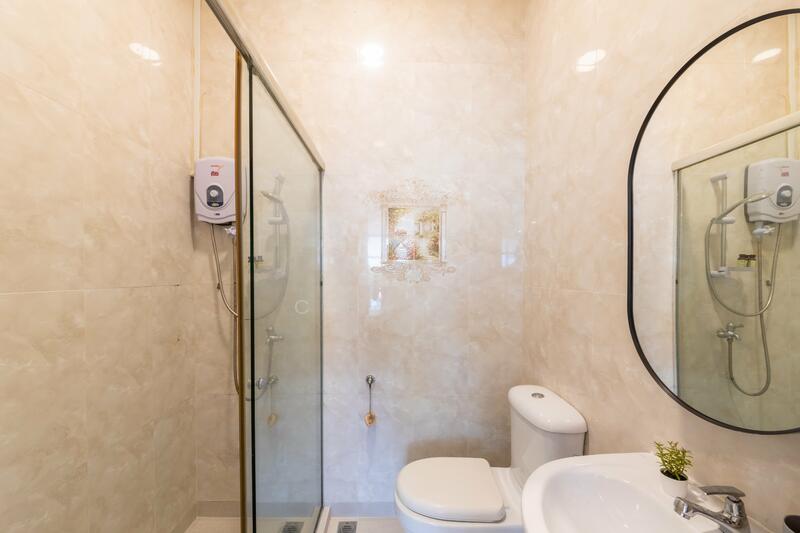 Blue room - private bathroom