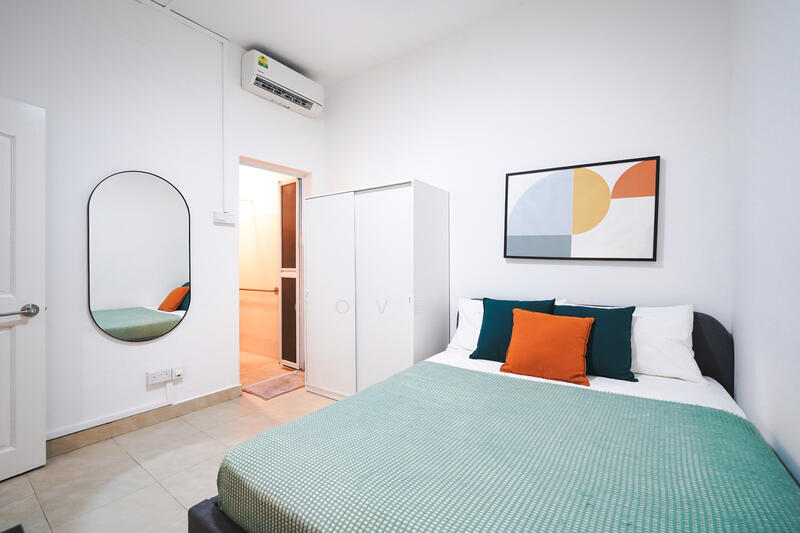 Orange room - master bedroom